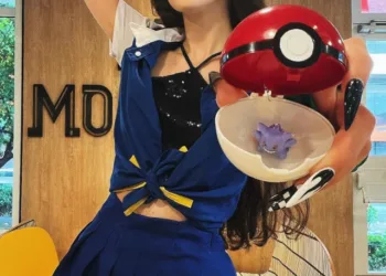 Ash, de Pokémon, ganha bela versão feminina da Sthefani. B - capa 02