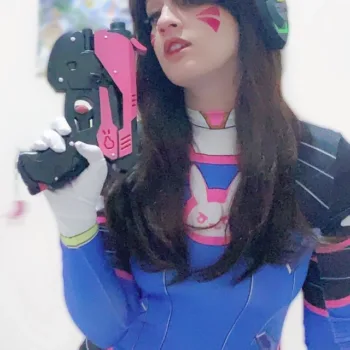 Belo cosplay da D.VA, de Overwatch 2, da Gabs - capa 02