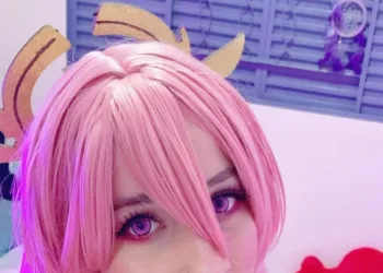 Belo cosplay da Yae Miko, de Genshin Impact, da Gabs - capa 02