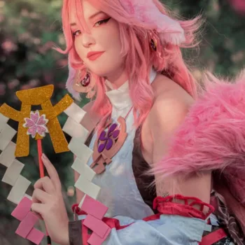 Belo cosplay da Yae Miko, de Genshin Impact, da roselia.cos - capa 02