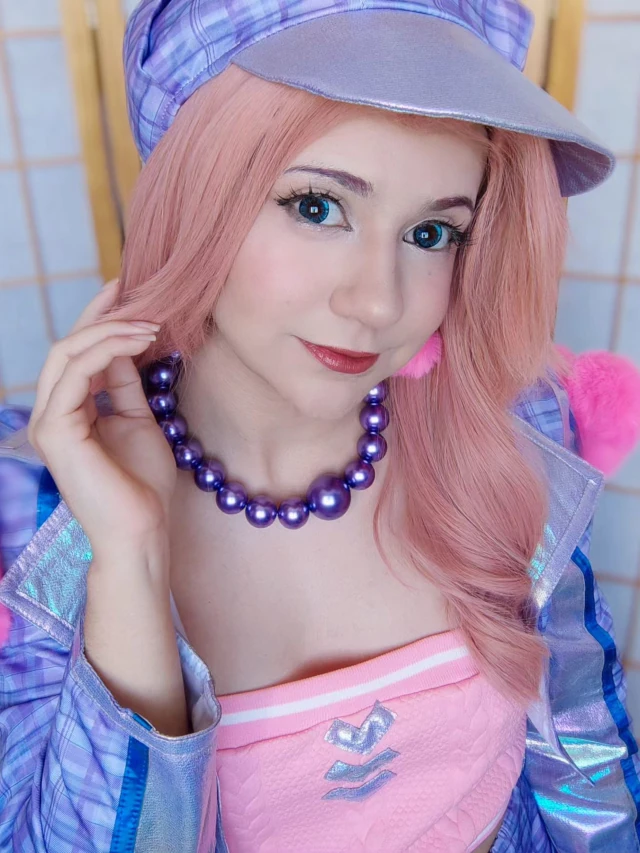 Caitlyn Heartthrob neste belo cosplay de League of Legends, da Naoko