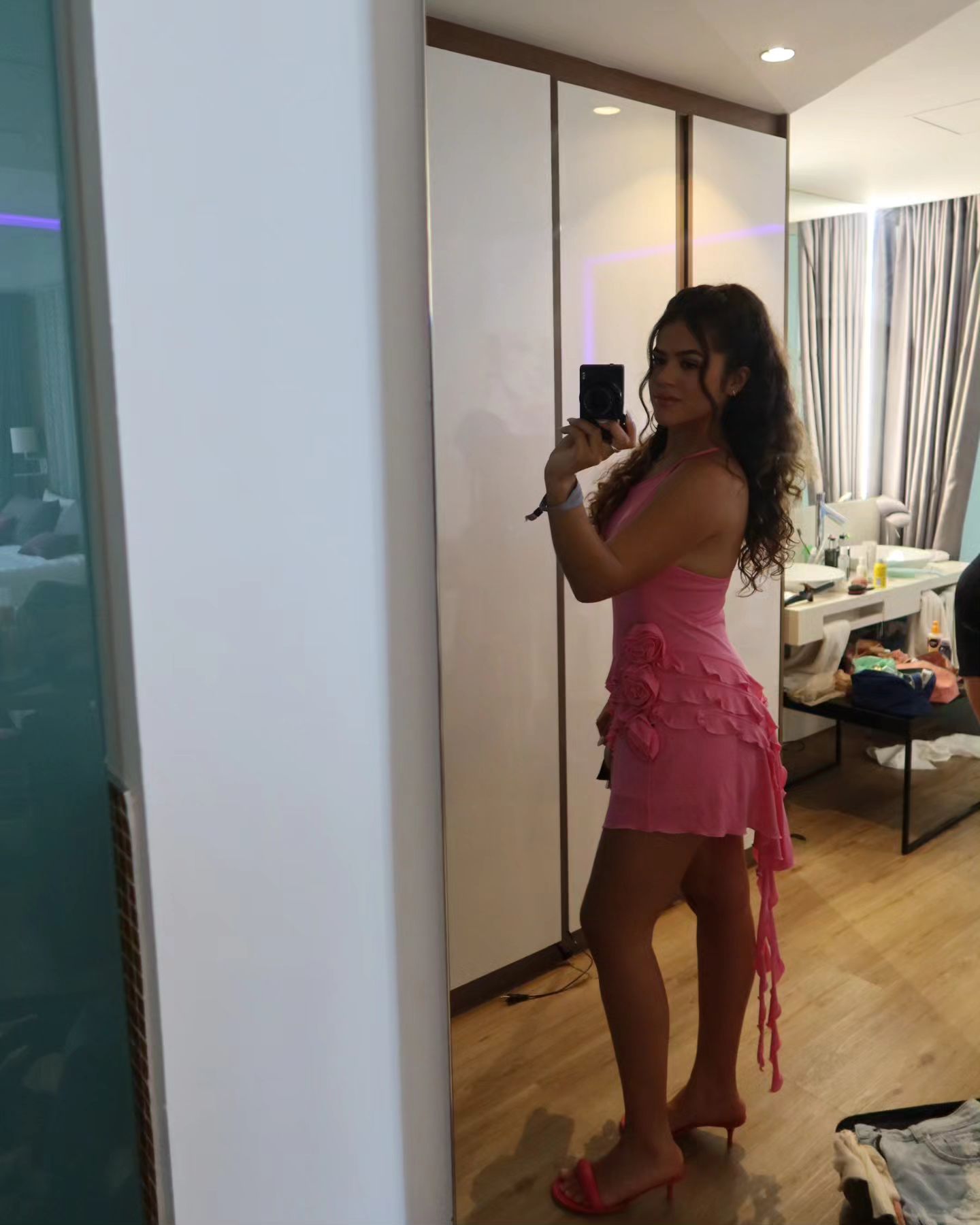 Maisa Silva com vestido rosa 04