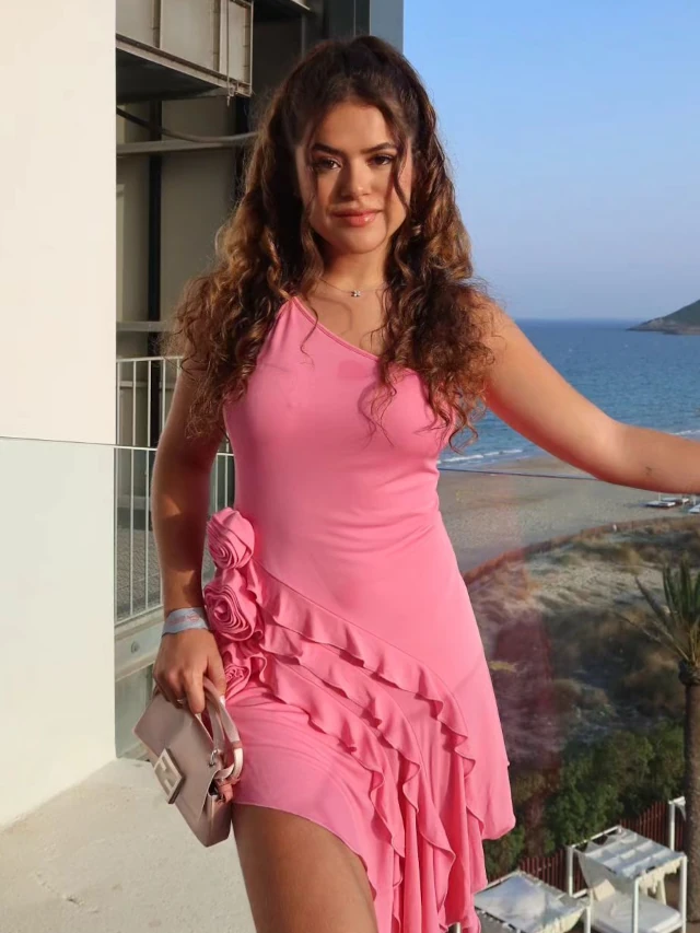 Maisa Silva com vestido rosa capa 02
