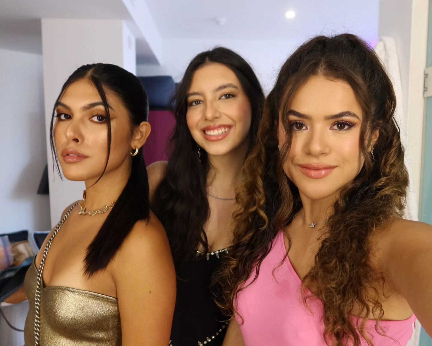 Selfie de Maisa Silva com Julia Rabelo e Fernanda Concon