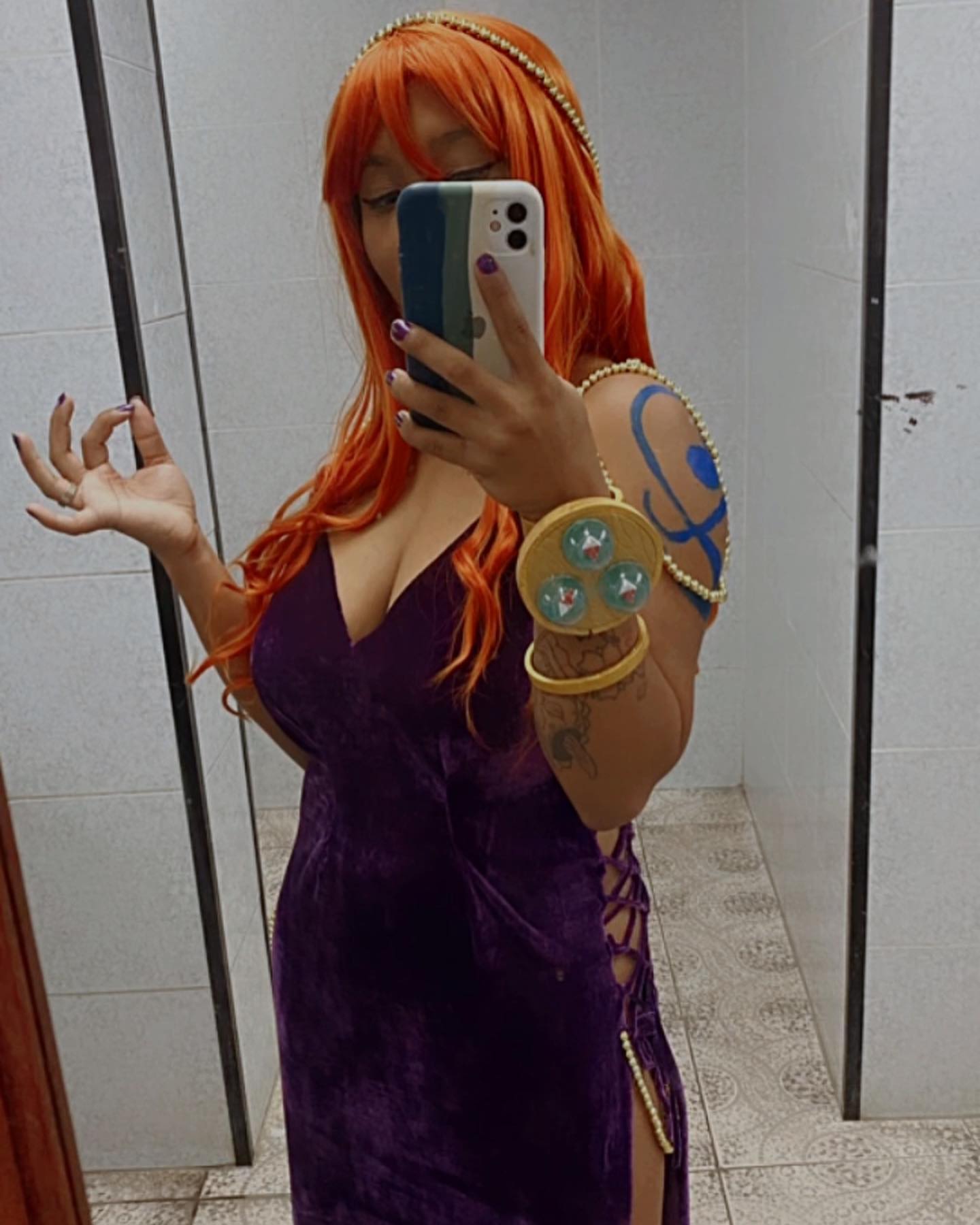 One Piece: Belo cosplay da Nami, com o vestido do arco Zou
