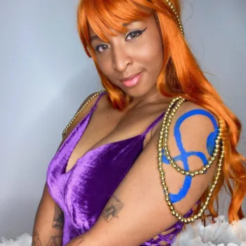 Belo cosplay da Nami, de One Piece, da June Damasceno (com o vestido do arco Zou) Belo cosplay da Nami, de One Piece, da June Damasceno - Arco Zou capa 02