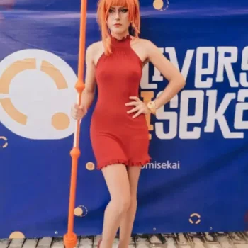 One Piece: Belo cosplay da Nami, de Whole Cake, com vestido vermelho Belo cosplay da Nami, de One Piece, do arco Whole Cake - Vestido vermelho capa