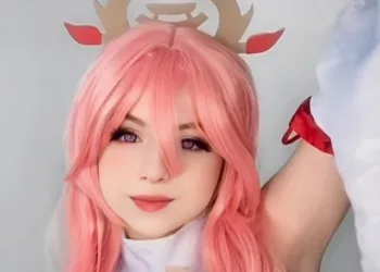 Yae Miko, de Genshin Impact, neste lindo cosplay da Bihune Andrade - capa 02