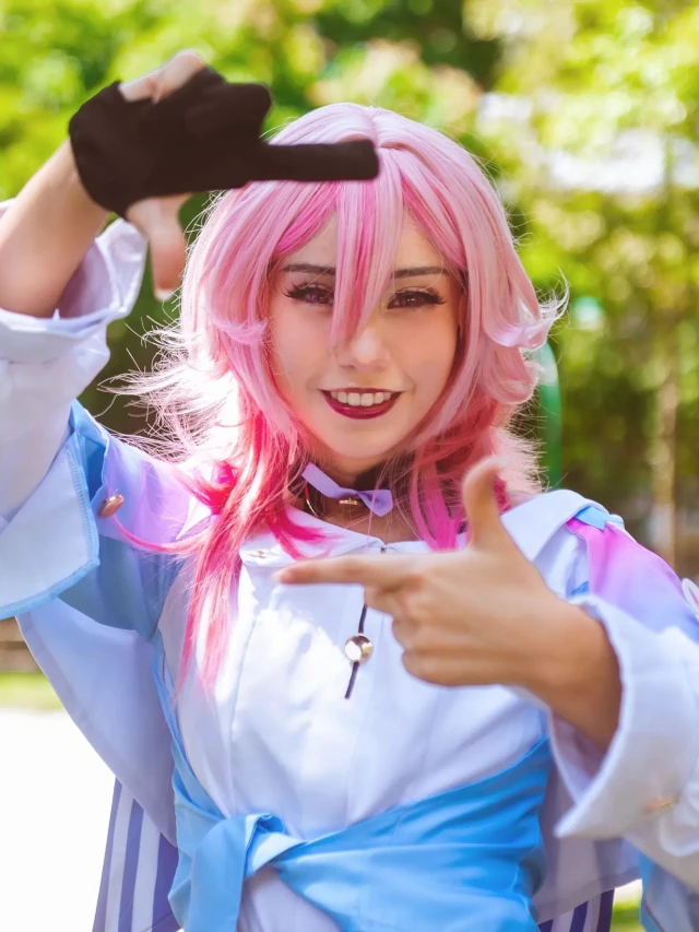 March 7th neste lindo cosplay de Honkai Star Rail, da Gabi