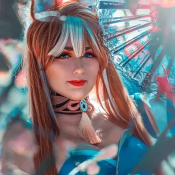 Belo cosplay da Miss Hina, de Genshin Impact - Bichofy capa 02