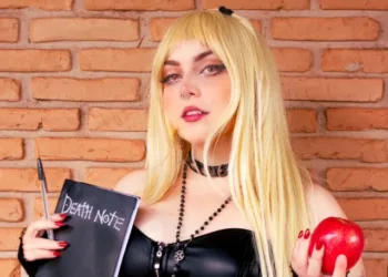 Misa Amane, de Death Note, neste belo cosplay da Panicy - capa 01