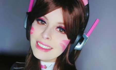 Belo cosplay da D.VA, de Overwatch 2, da Nanda capa