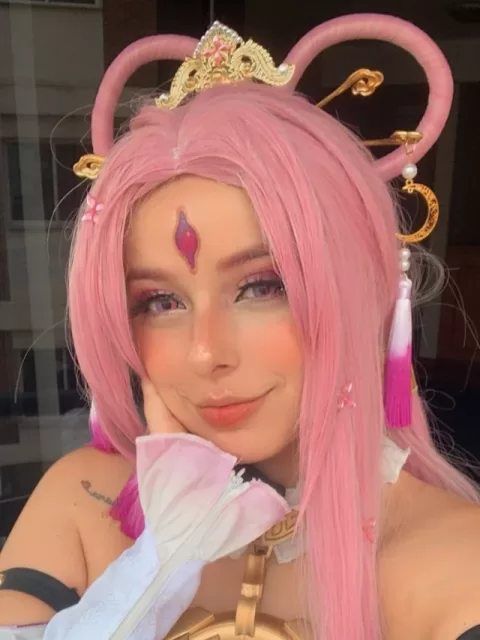 Belo cosplay da Fu Xuan, de Honkai Star Rail, da Ami