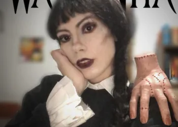 Brasileira Isa faz belo cosplay da Wandinha, da Netflix Belo cosplay da Wandinha, da Isa capa 02
