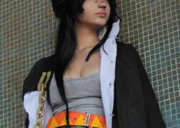 A versão feminina do Jotaro Kujo, de Jojo, neste belo cosplay da Helena Jotaro Kujo, de Jojo, neste belo cosplay da Helena capa 02