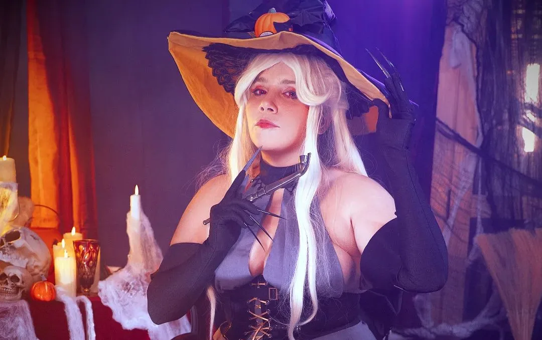 Ningguang Halloween, de Genshin Impact, neste belo cosplay da @trizcosplay Ningguang Halloween Cosplay - Genshin Impact - Triz capa