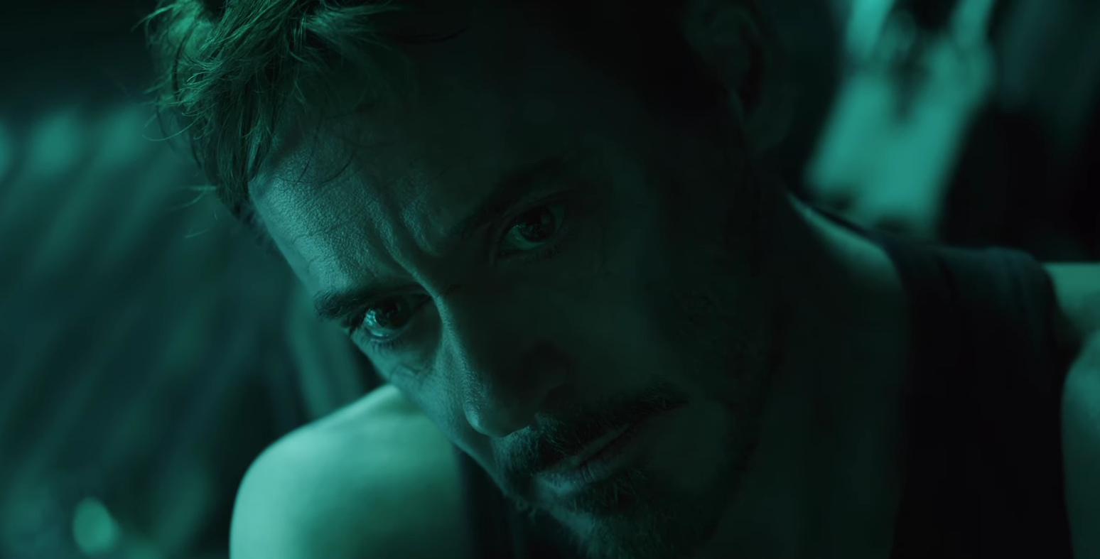 Tony Stark em cena de trailer de Vingadores Ultimato - Homem de Ferro