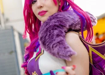 Xayah Guardiã Estelar neste lindo cosplay de LoL, da Mingau Xayah Guardiã Estelar neste belo cosplay da Mingau capa 02