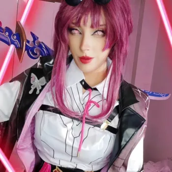 Belo cosplay da Kafka, de Honkai Star Rail, da Lariyeh - capa stories