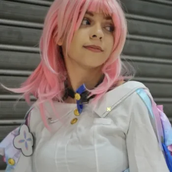 Belo cosplay da Sete de Março, de Honkai, da Gabriela - capa 02