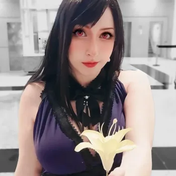 Belo cosplay da Tifa, de Final Fantasy VII Remake, da Nekoi - capa