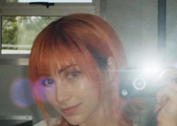 Foto de Emily Rudd - Instagram - Nami capa