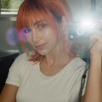 Foto de Emily Rudd - Instagram - Nami capa