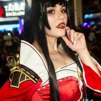 Veja o belo cosplay da Ahri clássica, de League of Legends, da heyxgii Veja o belo cosplay da Ahri clássica, de League of Legends, da heyxgii - capa 02