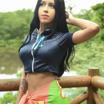 Belo cosplay da Nico Robin, de One Piece, da Victoria Veja o belo cosplay da Nico Robin, de One Piece, da Victoria - capa 02