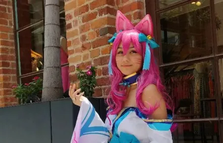 Belo cosplay da Ahri Spirit Blossom, de League of Legends, da manutx - capa