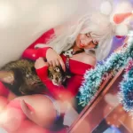 Belo cosplay natalino da Lynette, de Genshin Impact - 03