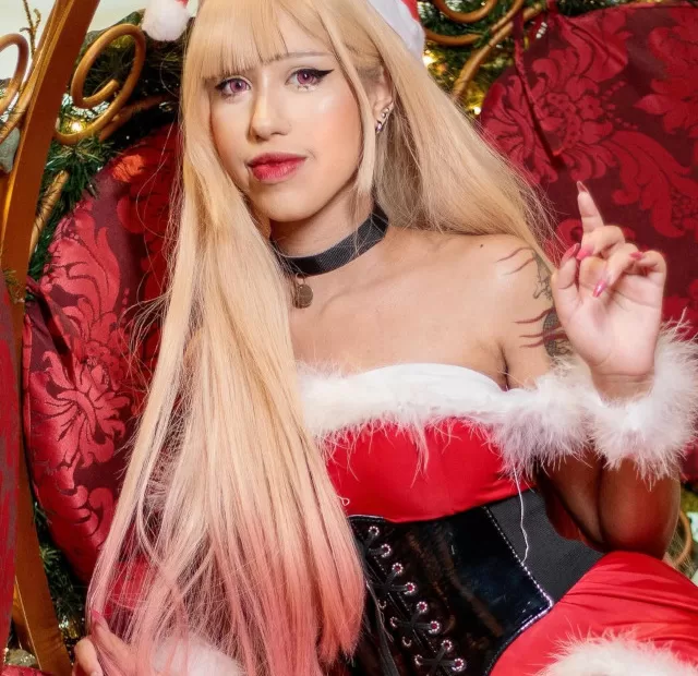 Belo cosplay natalino da Marin Kitagawa, de My Dress-Up Darling, da Victoria - capa 02