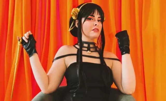Yor Forger, de Spy x Family, neste belo cosplay da Nanda Takshe
