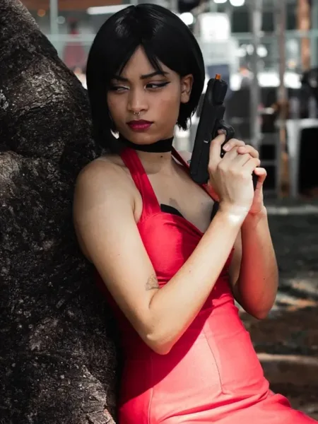 Belo cosplay da Ada Wong, de Resident Evil 4, da Marina Dakini - capa 03