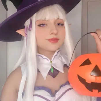Emilia, de Re Zero, em versão Bruxinha - Versão de Halloween - Cosplay capa 02