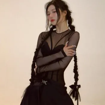 Ningning, da Aespa, com belo look gótico (com vestido) Ningning da Aespa com belo look gotico - Vestido 02 capa