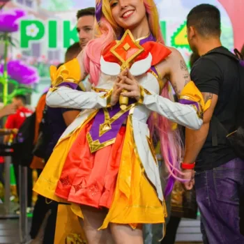 Seraphine Star Guardian neste belo cosplay de League of Legends, da Clau - capa 02