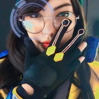 Veja o belo cosplay da Killjoy, de Valorant, da MEI - capa 01