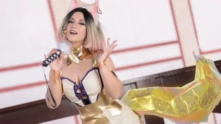 Belo cosplay da Ahri KDA Prestígio, de League of Legends, da Kitsune Raposa - capa 01