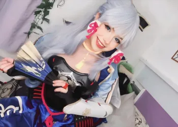 Belo cosplay da Ayaka, de Genshin Impact, da Bihune - 03