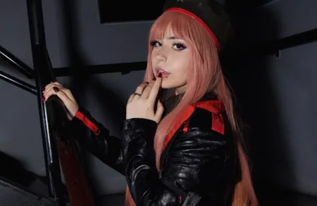 Belo cosplay da Rapi, de Nikke Goddess of Victory - capa