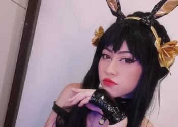 Belo cosplay temático da Yor Forger, de Spy x Family, da Misa Belo cosplay temático da Yor Forger, de Spy x Family, da Misa - capa 01