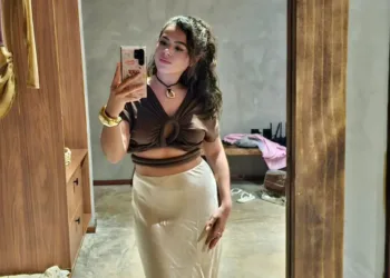 Belo-look-de-Maisa-Silva-com-cropped-e-saia-longa-capa-001