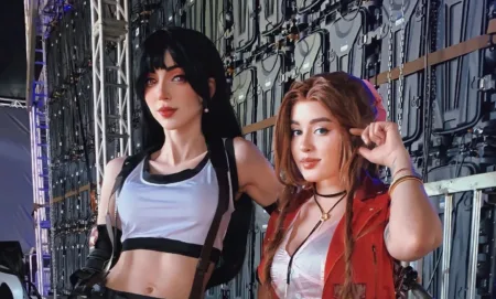 Belos cosplays da Aerith e Tifa, de Final Fantasy VII, da Alice Dias e da Sasa - capa