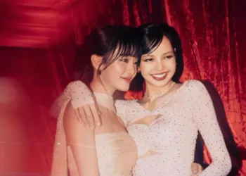 Foto-com-Minnie-e-Lisa-GI-DLE-e-Blackpink-capa 01