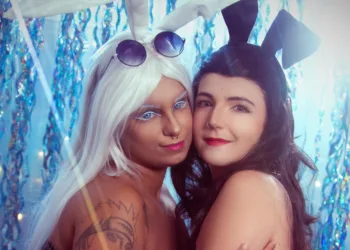 Jujutsu Kaisen - Belos cosplays femininos temáticos de Satoru Gojo e Suguru Geto, da Giu Ayato e da River Jujutsu Kaisen - Belos cosplays femininos temáticos de Satoru Gojo e Suguru Geto, da Giu Ayato e da River - capa