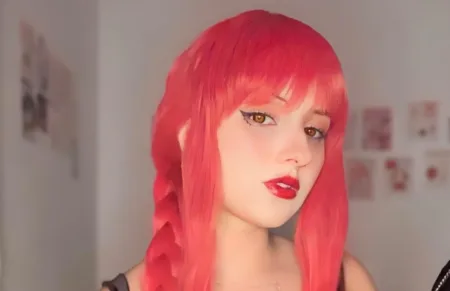 Veja o belo cosplay da Makima, de Chainsaw man, da sailormelody - capa