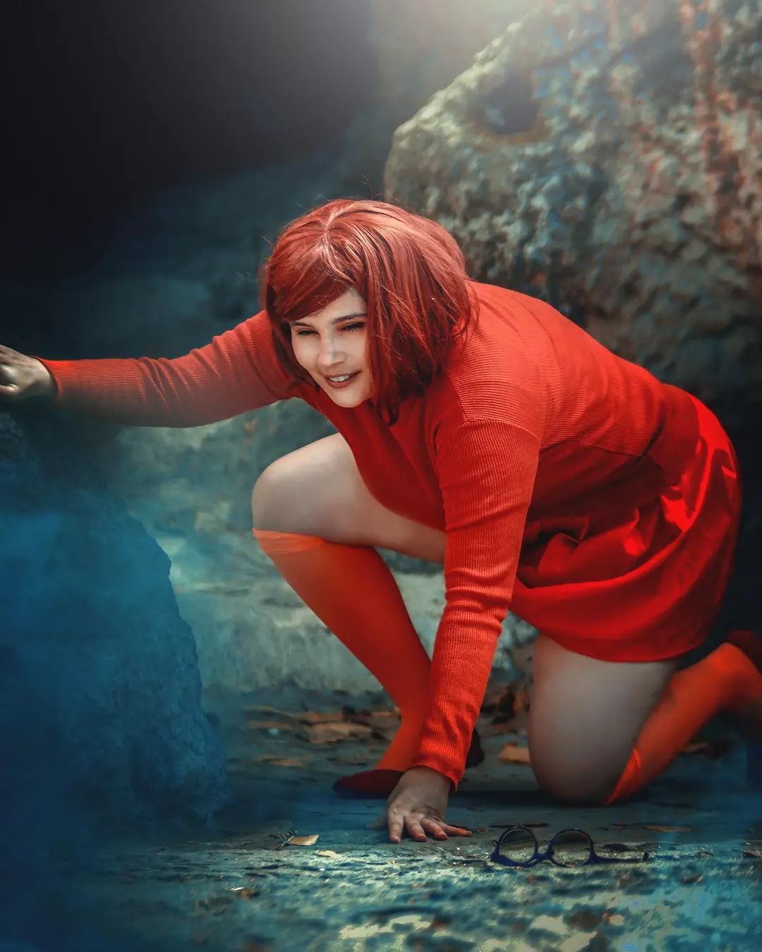 Velma Dinkley, de Scooby-Doo, neste belo cosplay da @trizcosplay