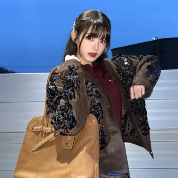 Wonyoung, do IVE, com belo look da Miu Miu (com minissaia) - capa