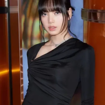 Lisa, do Blackpink, com belo vestido preto - Evento da BVLGARI 06